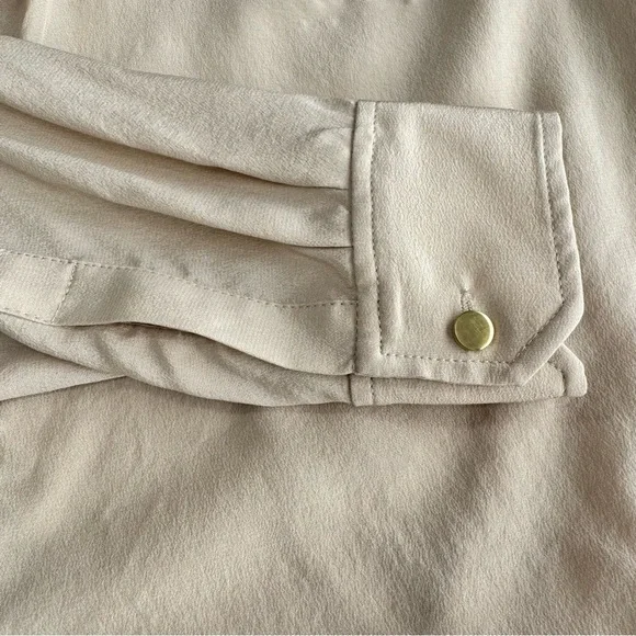 WHBM Silk Utility Blouse Size 4 Tan Long Sleeve Surplice V Neck High Low Casual - Picture 6 of 14